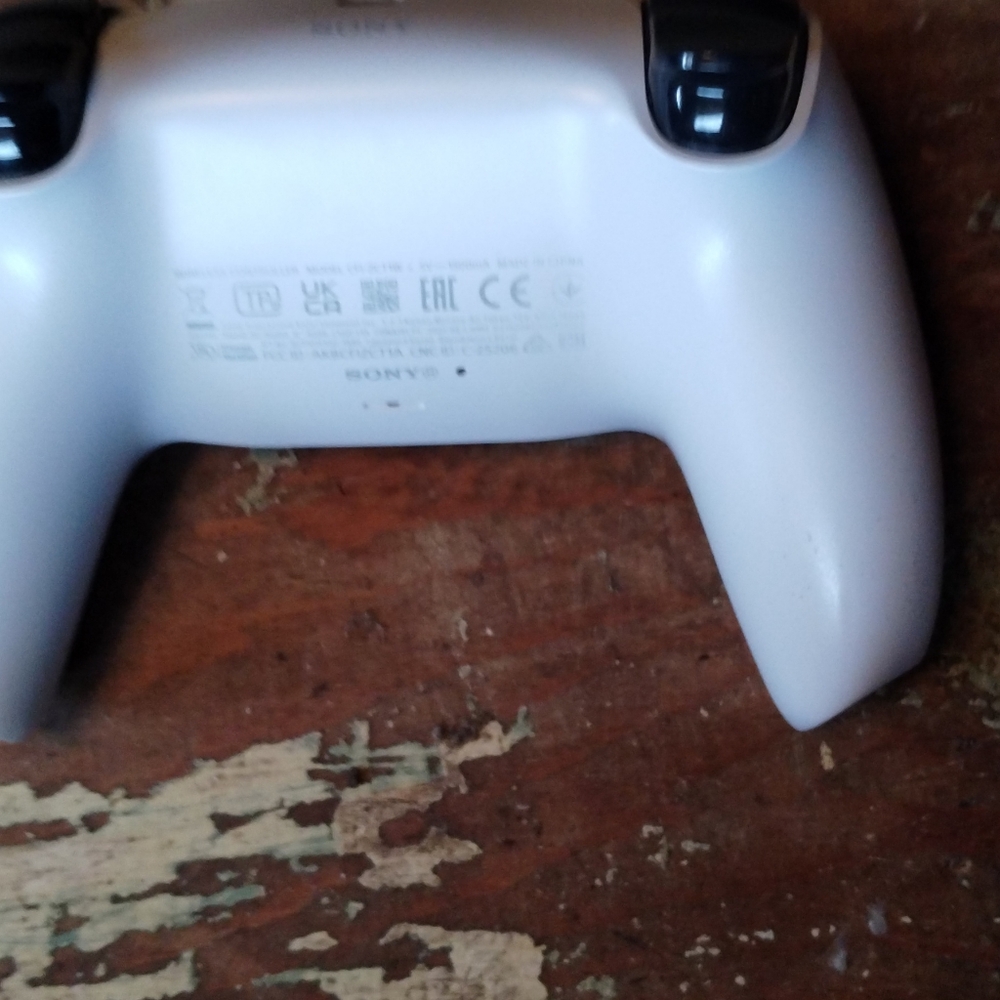 PlayStation 5 White PS5 controller (read description) - Picture 8 of 9